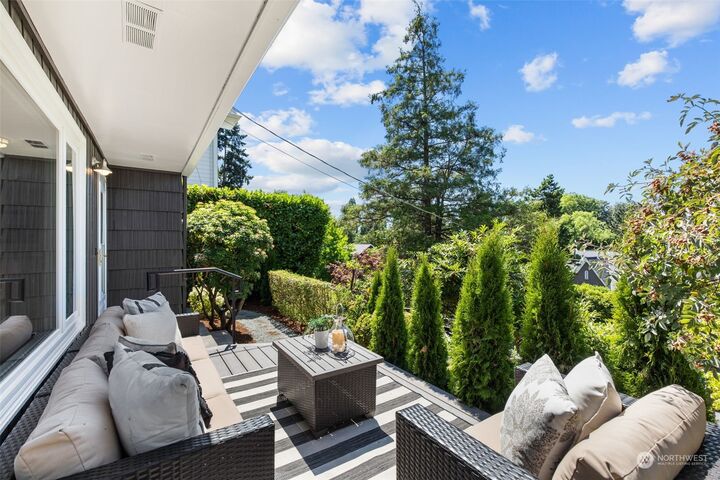 Property Photo:  4158 42nd Avenue NE  WA 98105 