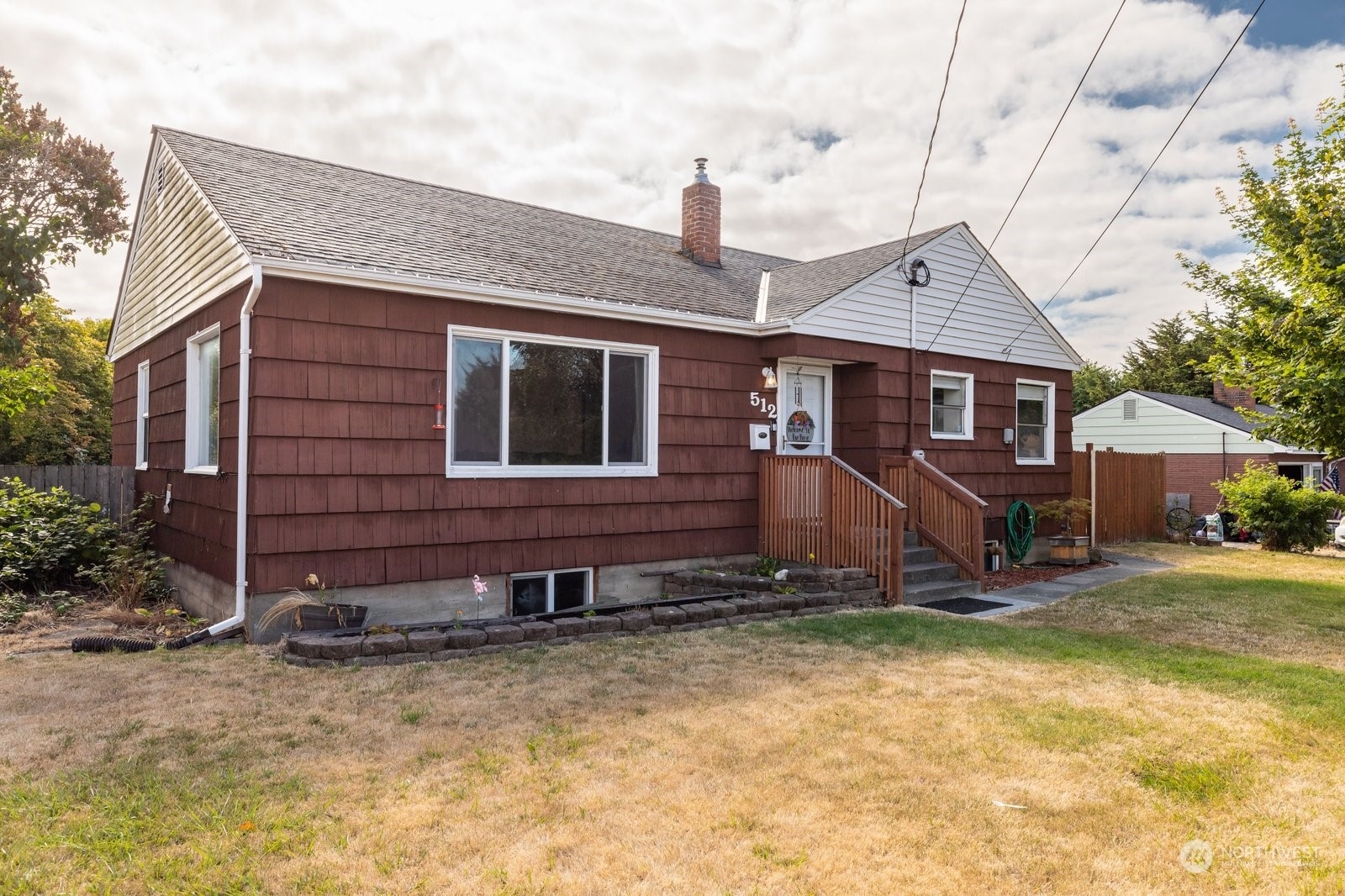 Property Photo:  512 SE Maylor Street  WA 98277 