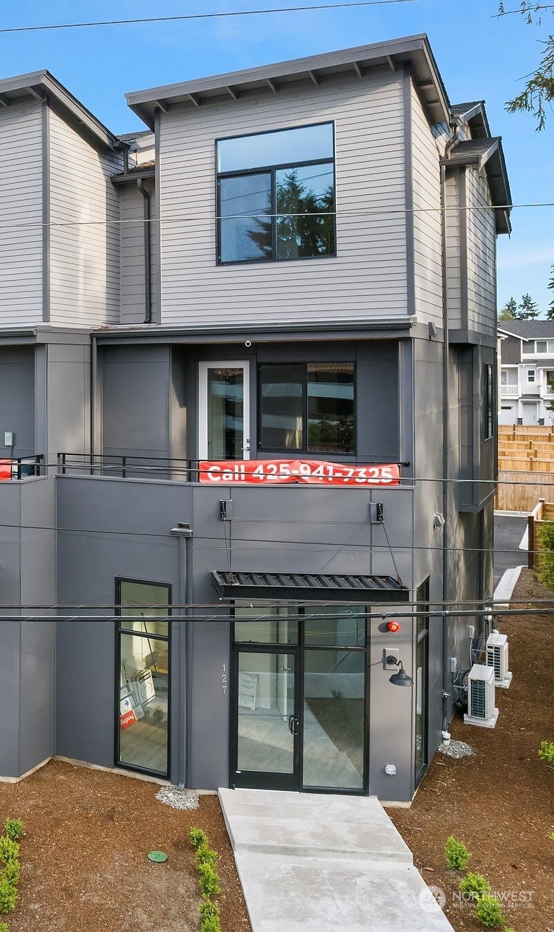 Property Photo:  129 1st Place SW 3  WA 98166 