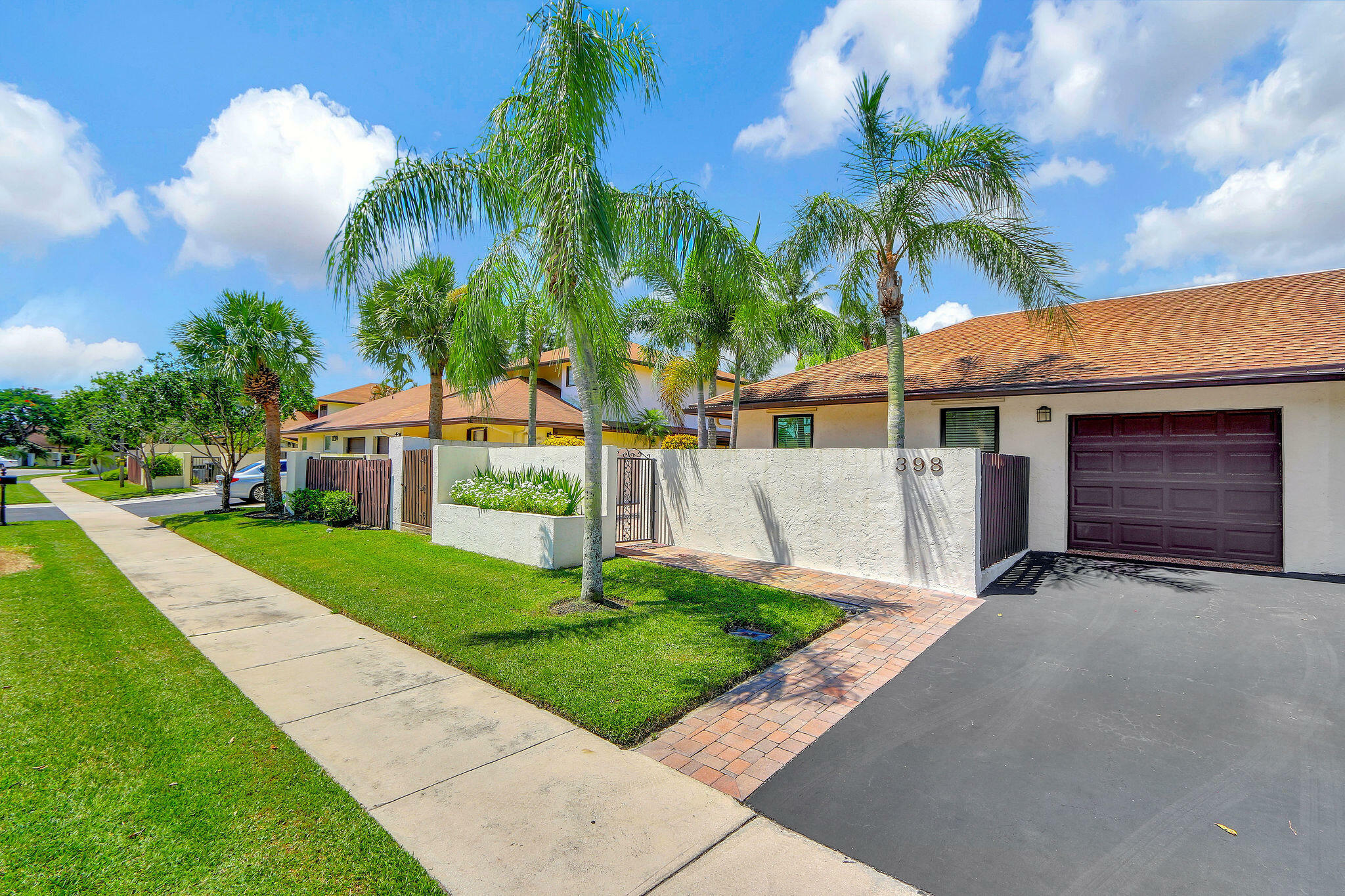 Property Photo:  398 SW 28th Avenue  FL 33445 