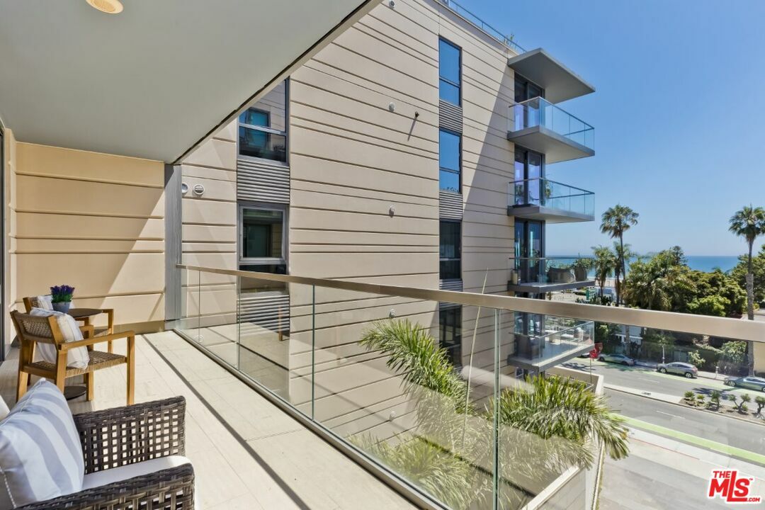 Property Photo: 1755 Ocean Avenue 607 CA 90401
