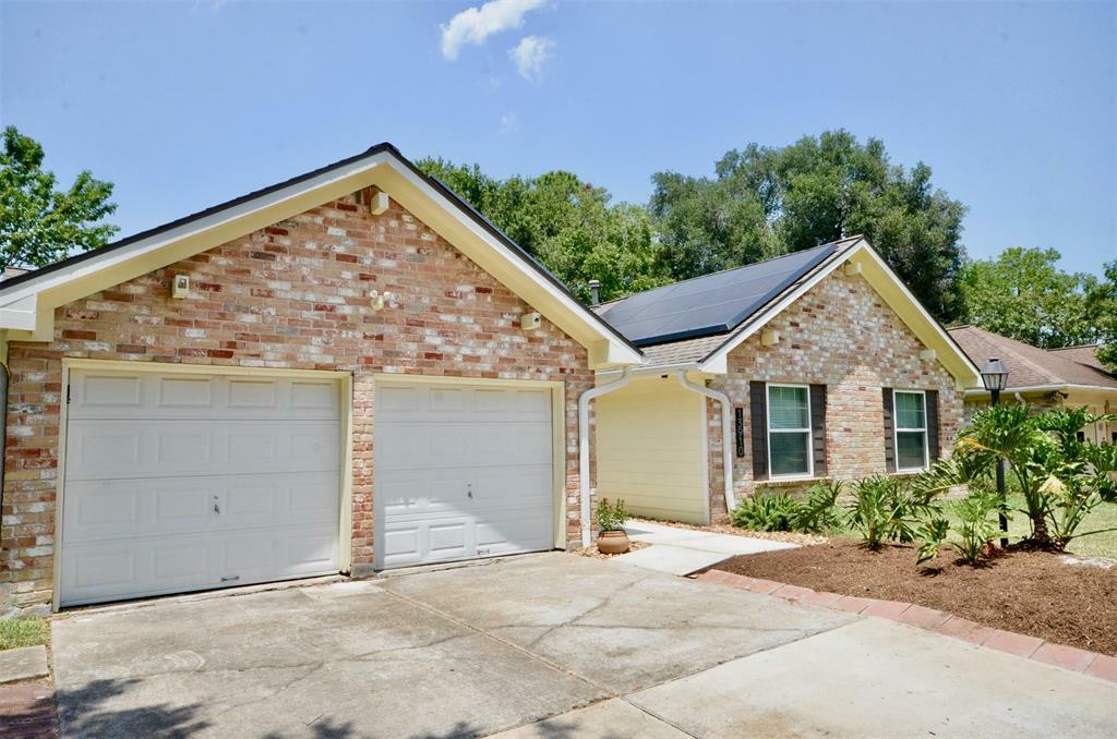 Property Photo: 13910 Ivymount Drive TX 77498