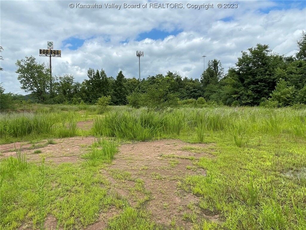 Property Photo: 6000 Fairlawn Avenue WV 25064
