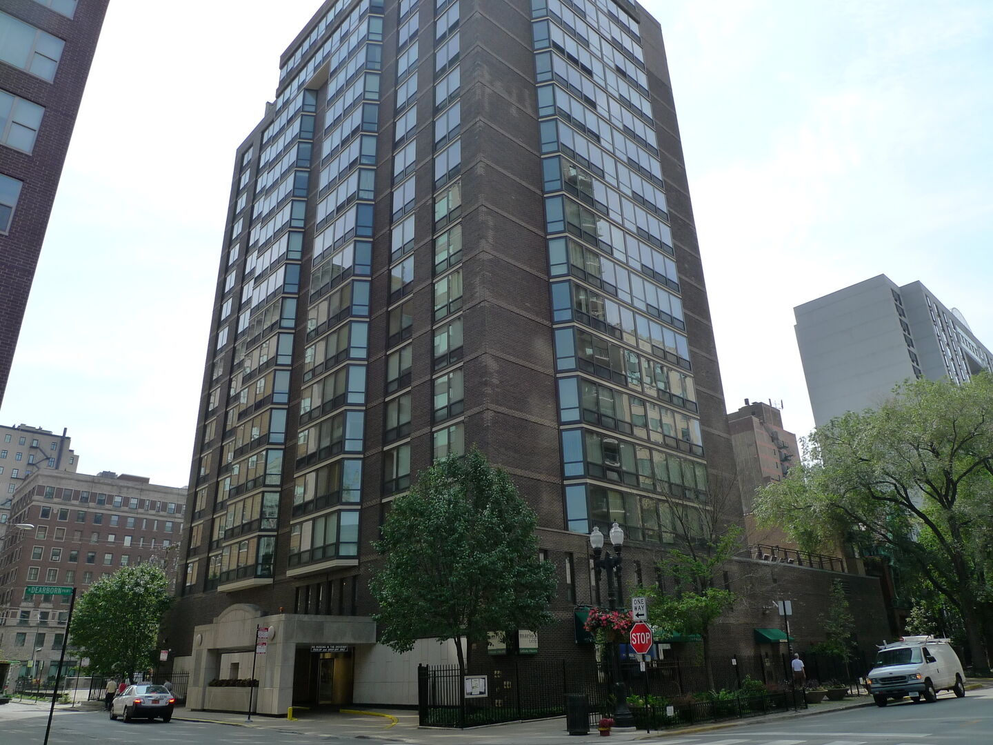Property Photo: 21 W Goethe Street 4E IL 60610
