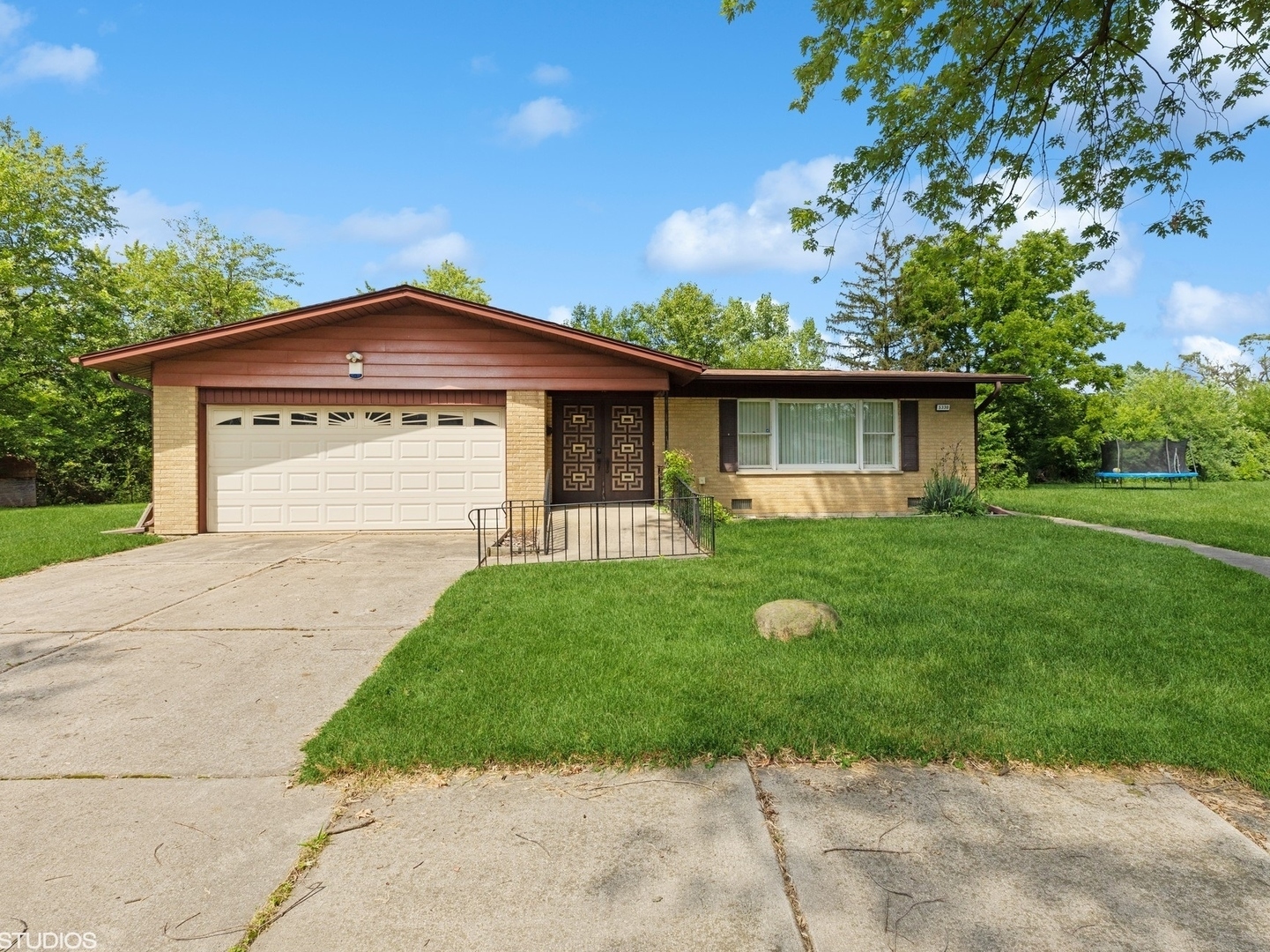 Property Photo:  5330 Imperial Drive  IL 60471 