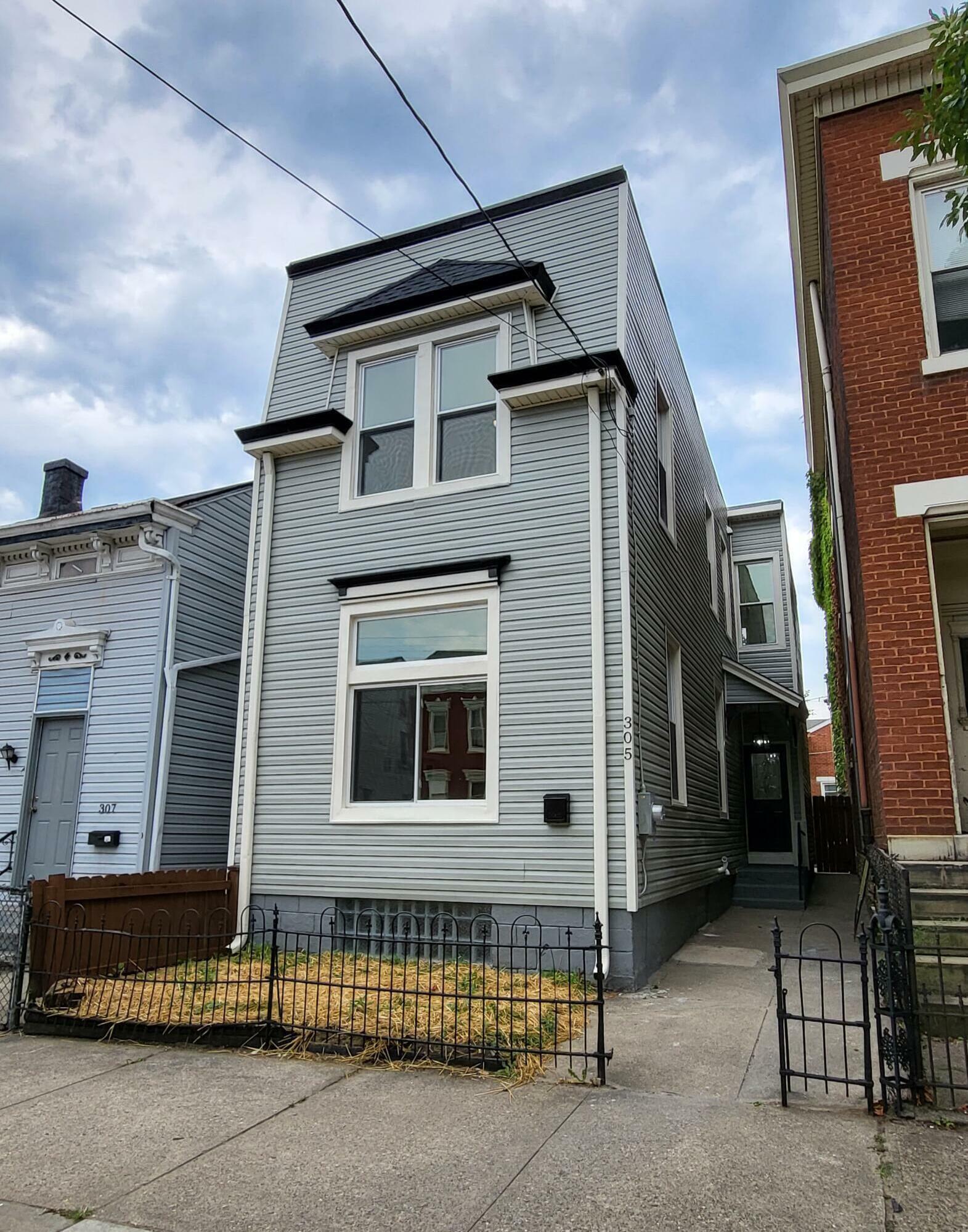 Property Photo: 305 W 10th Street KY 41071