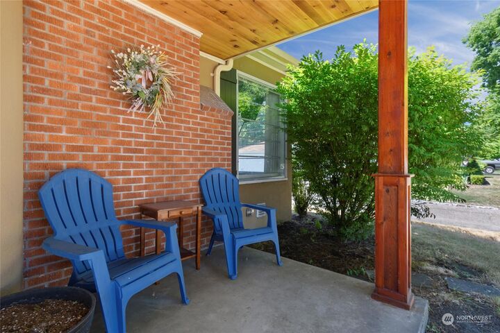 Property Photo: 2215 Olympia Way WA 98632