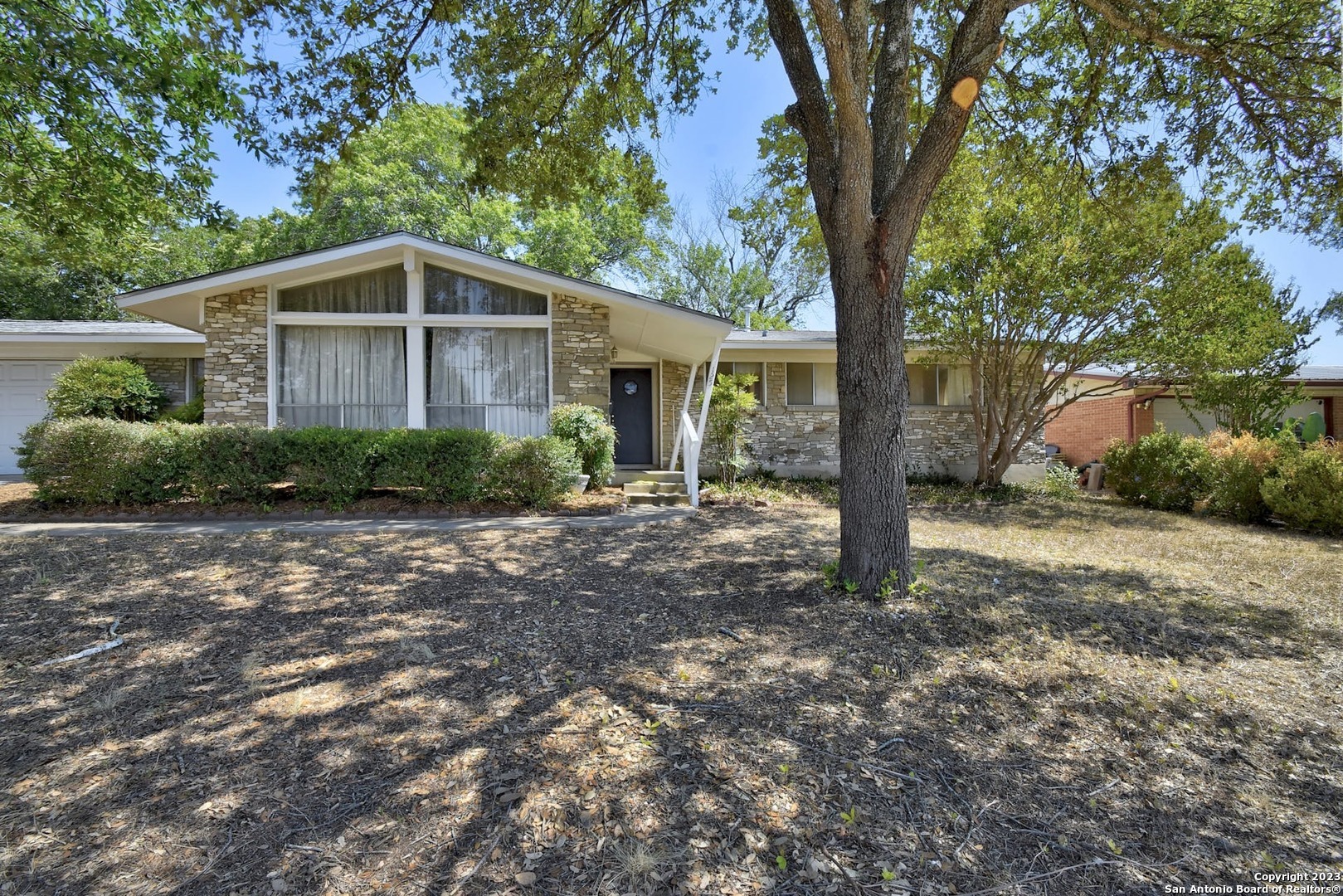 Property Photo:  125 Young Ave  TX 78148 