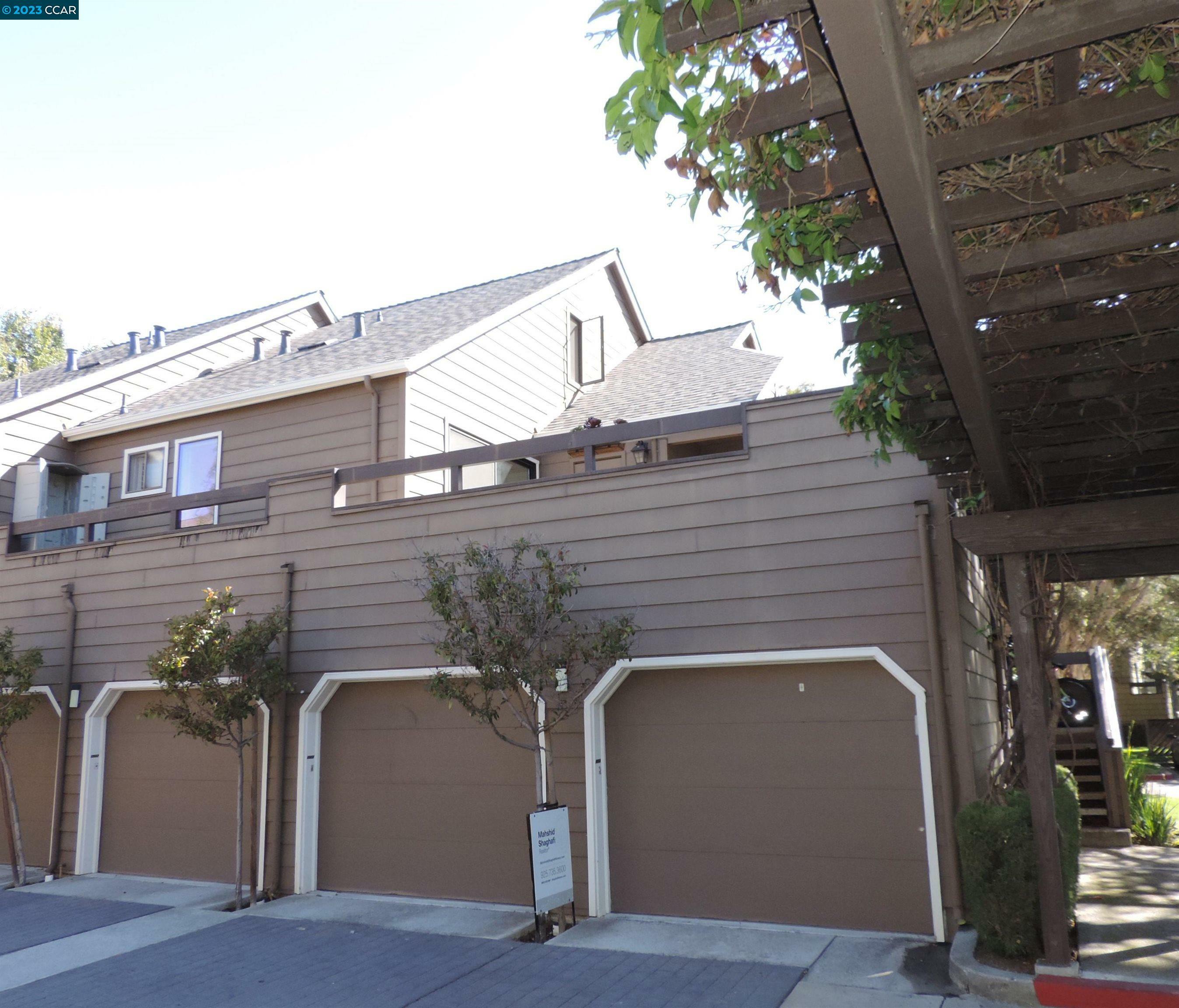 Property Photo: 1024 Shoreline Dr CA 94404