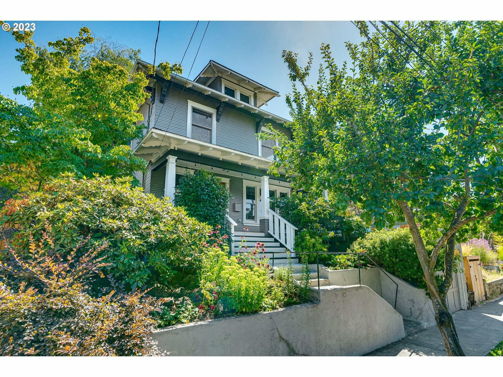 Property Photo: 3422 SE Grant Ct OR 97214