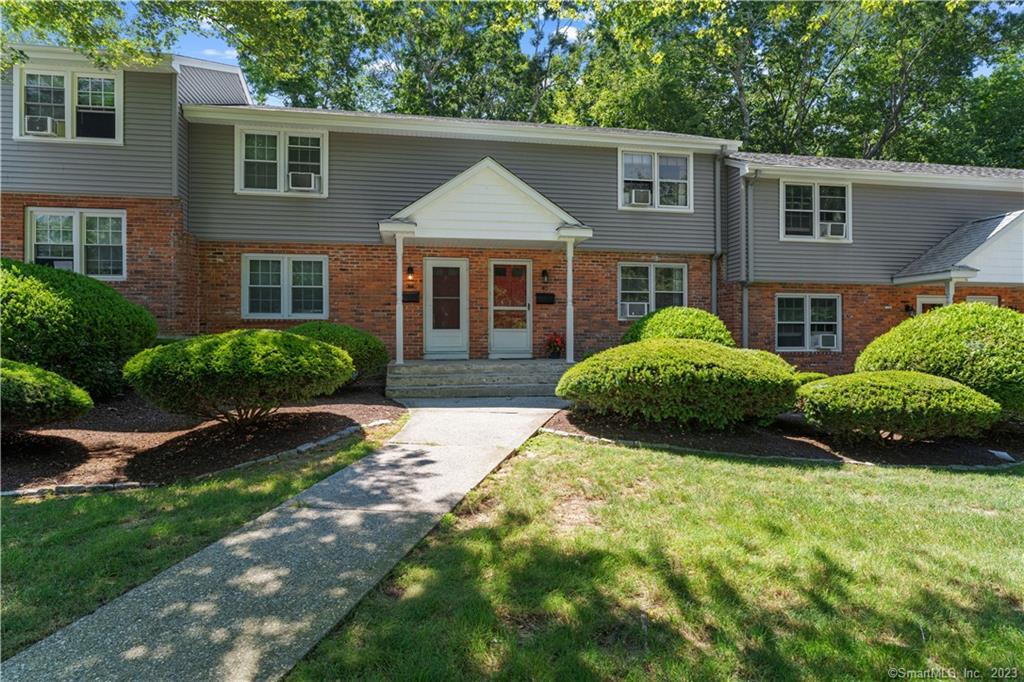 Property Photo:  81 East Pattagansett Road 40  CT 06357 
