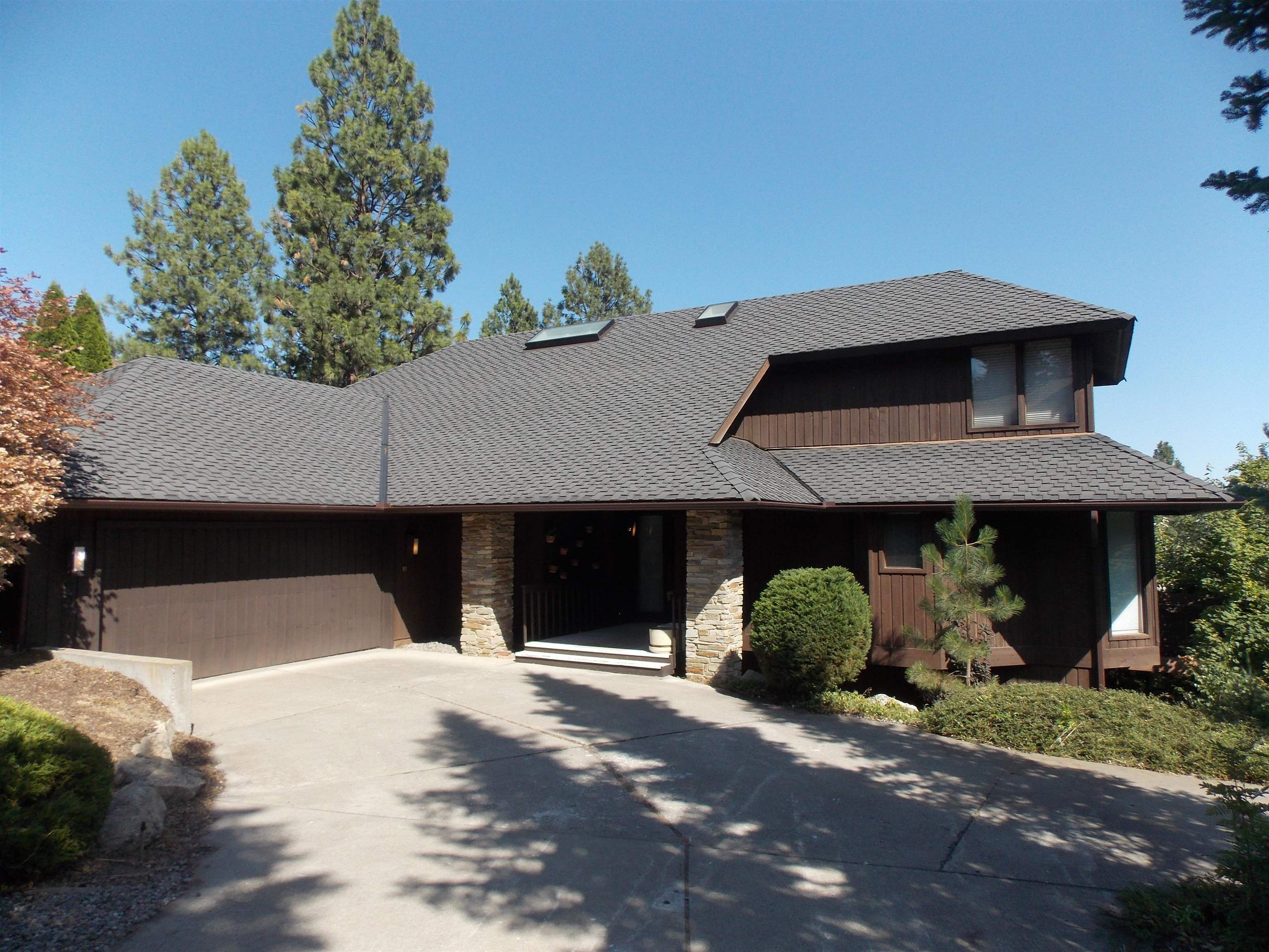 Property Photo: 8020 E Woodview Dr WA 99212