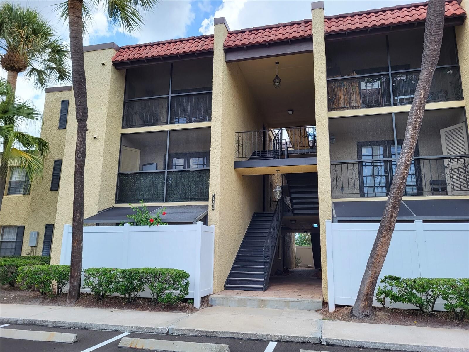 Property Photo:  5304 W Kennedy Boulevard 107  FL 33609 