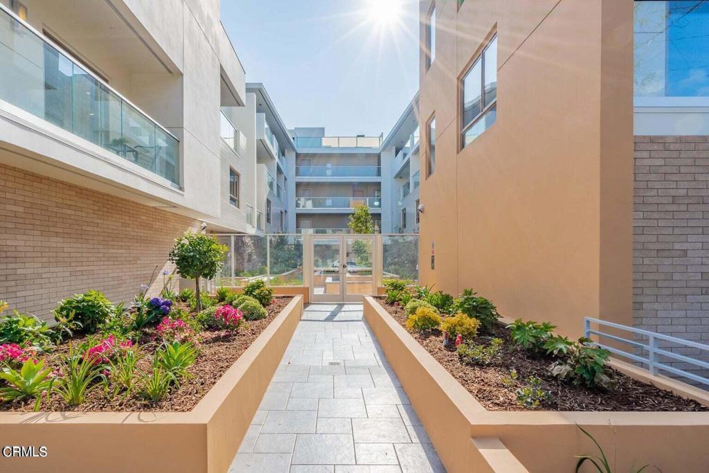 Property Photo: 137 S Wilson Avenue 105 CA 91104