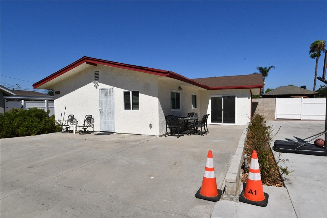 Property Photo:  453 W Locust Street B  CA 91762 