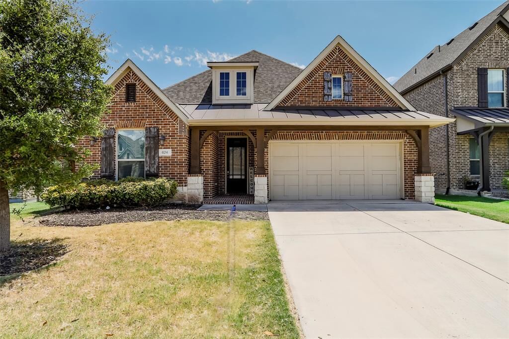 Property Photo: 624 Rawlins Lane TX 76131