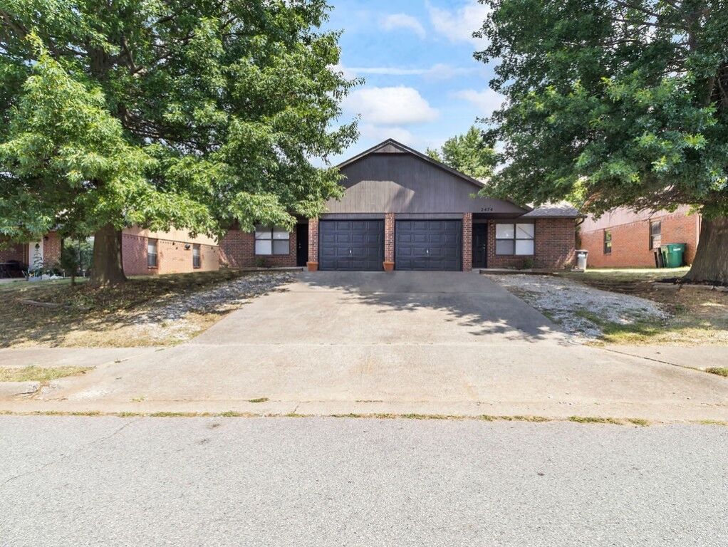 Property Photo:  2474 W Yvonne Drive  AR 72704 