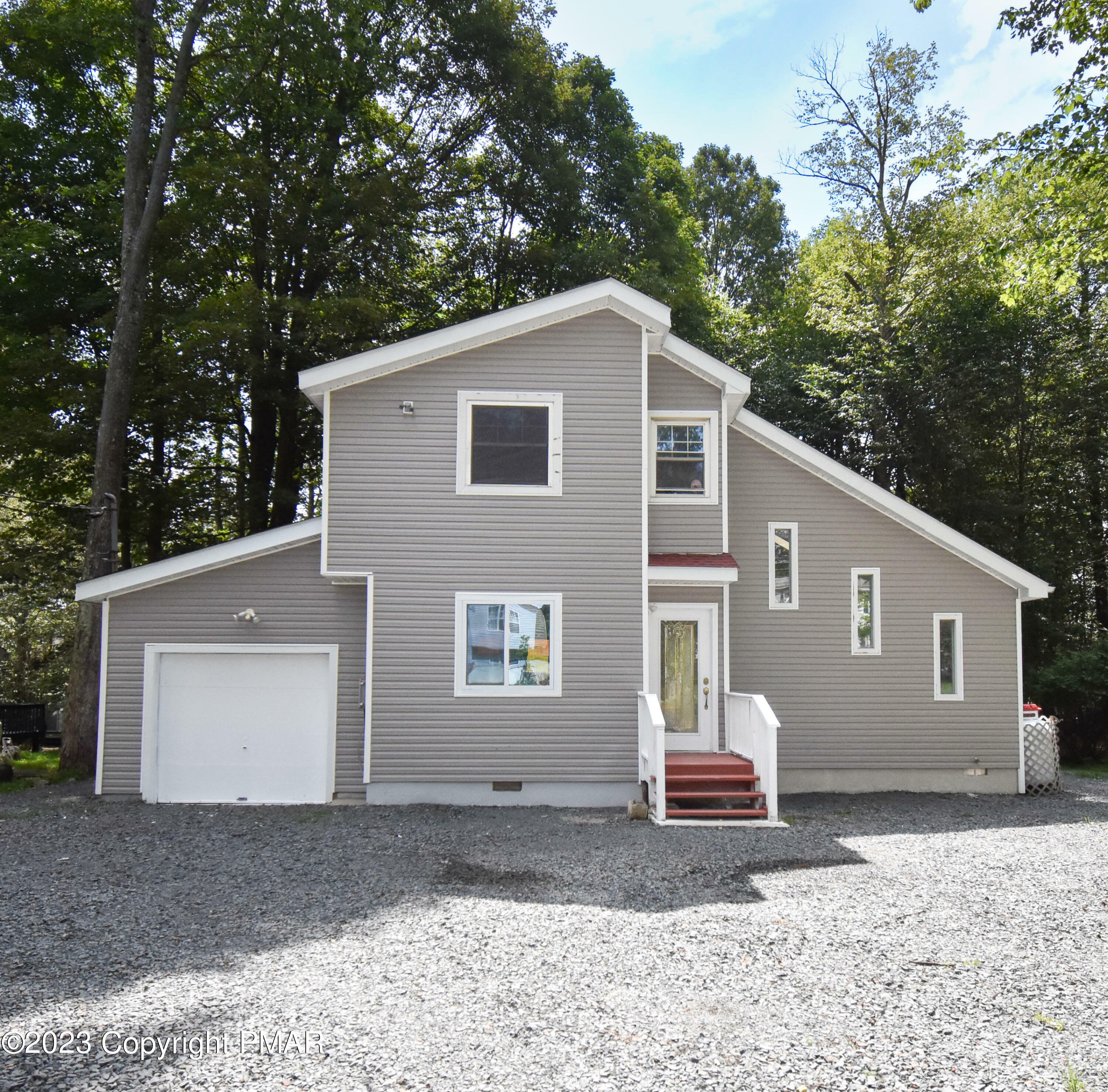 Property Photo:  1058 Knollwood Drive  PA 18466 