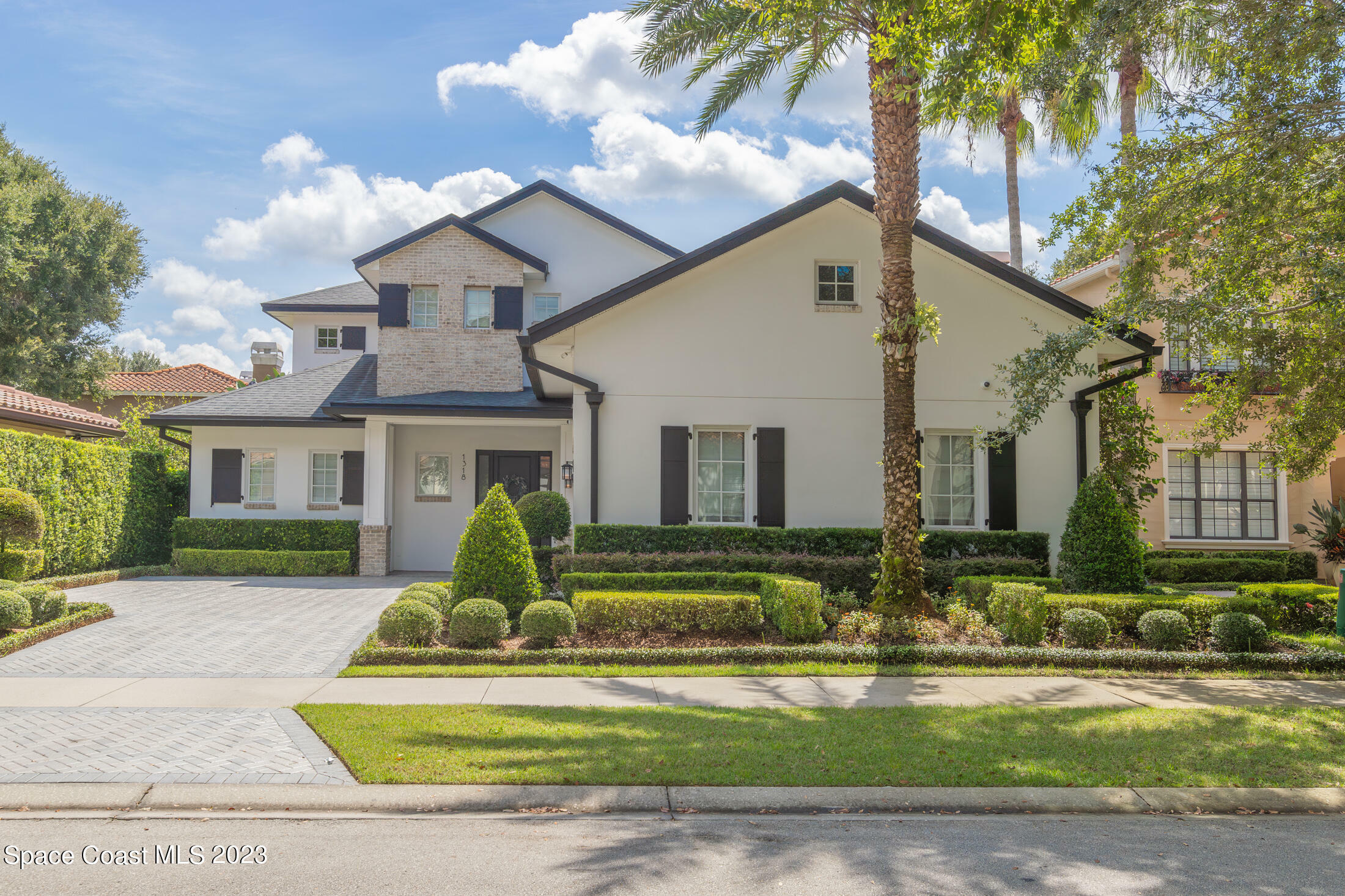Property Photo: 1318 Chapman Circle FL 32789