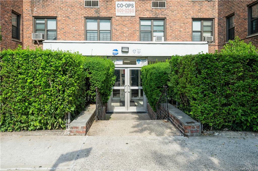 Property Photo:  2835 Webb Avenue 3A  NY 10468 