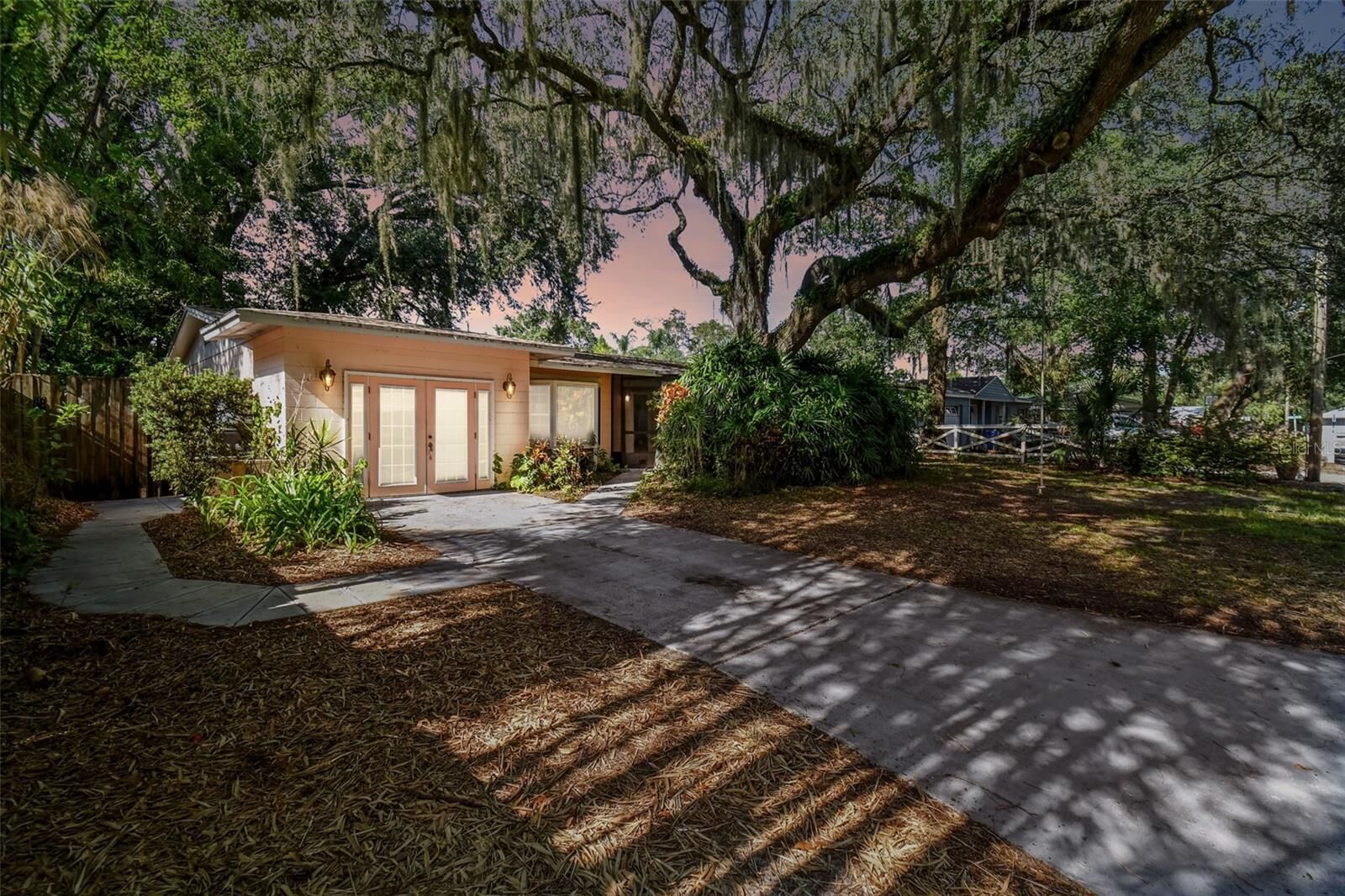 Property Photo: 1005 Hardy Drive FL 33613