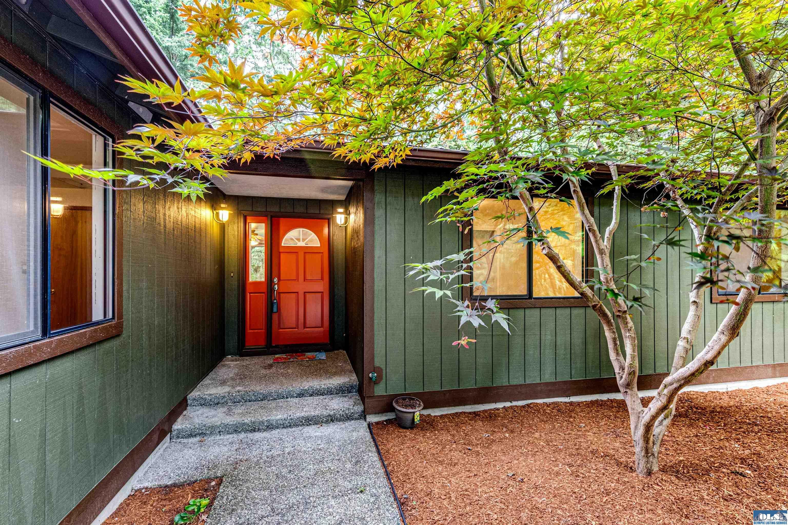 Property Photo:  201 Pinecrest Dr  WA 98368 