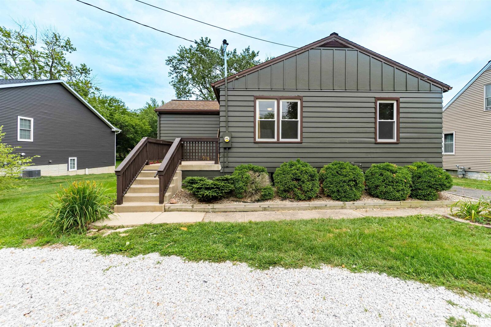 Property Photo:  1908 W Blackberry Lane  IL 61615 