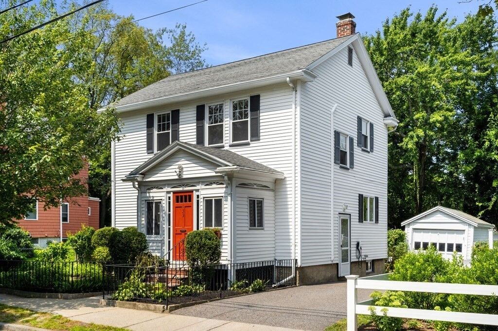 Property Photo:  133 Thorndike St  MA 02474 