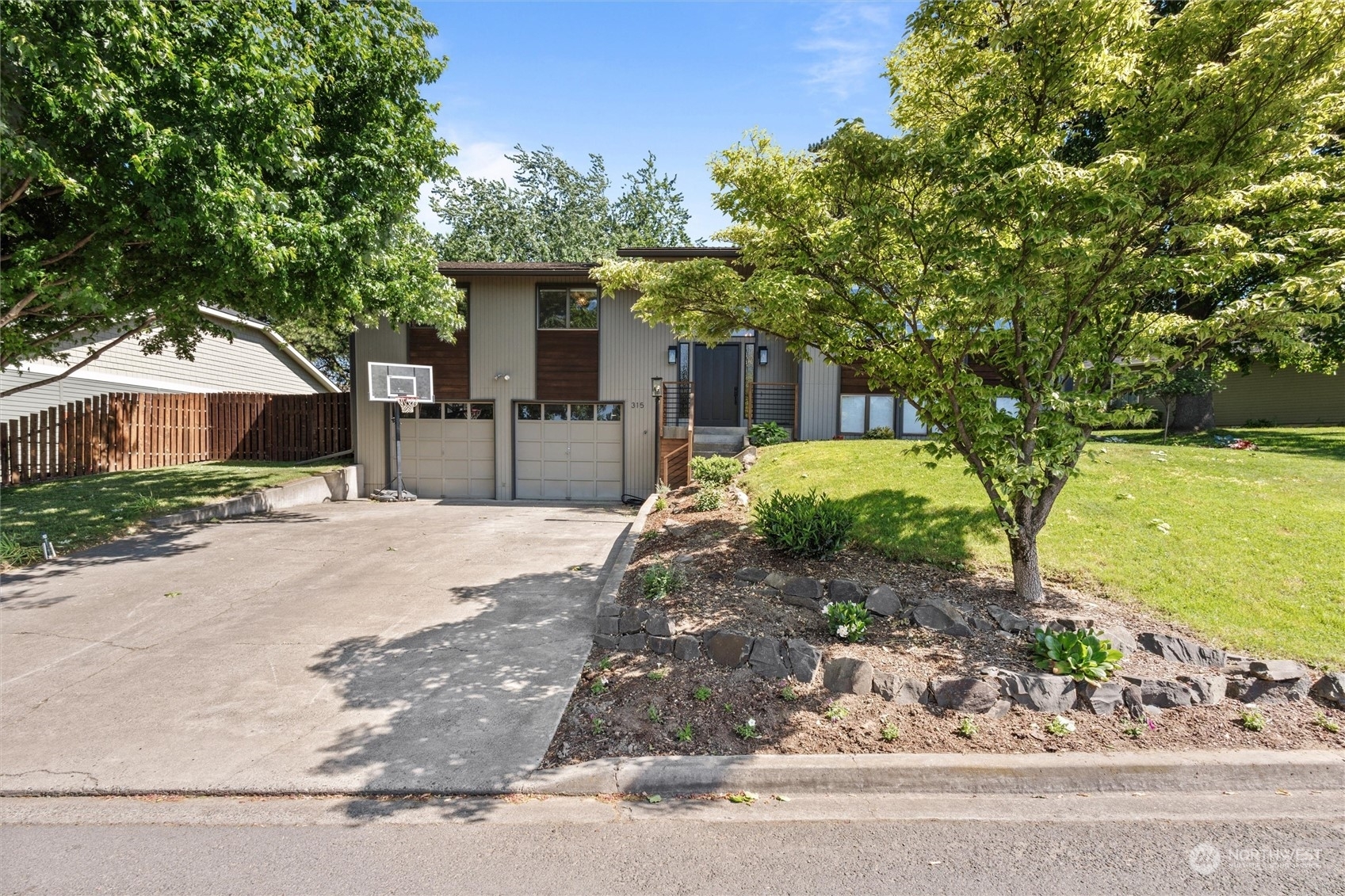 Property Photo:  315 SE Highland Park Drive  WA 99324 