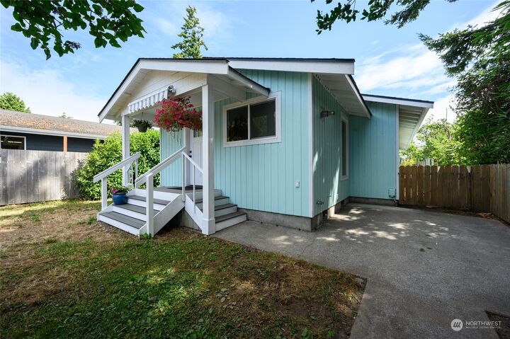 Property Photo:  2811 Lafayette Street  WA 98225 