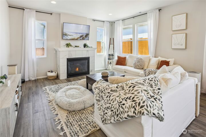 Property Photo:  410 Cambridge Street  WA 98284 