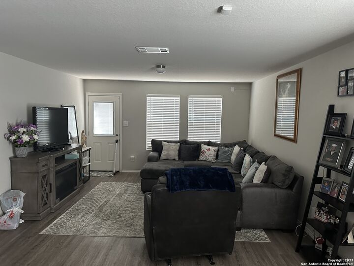 Property Photo: 5918 Tina Park TX 78242