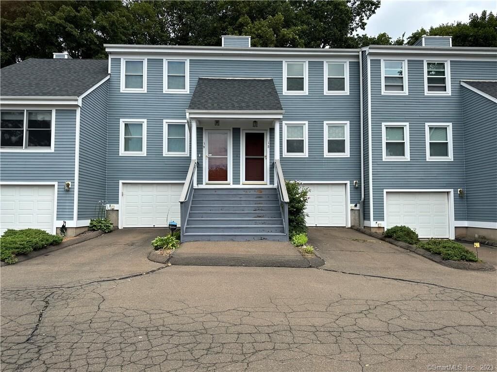 Property Photo:  2480 Whitney Avenue 18  CT 06518 