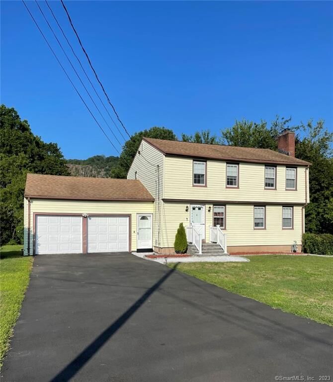 Property Photo:  1769 Litchfield Turnpike  CT 06525 