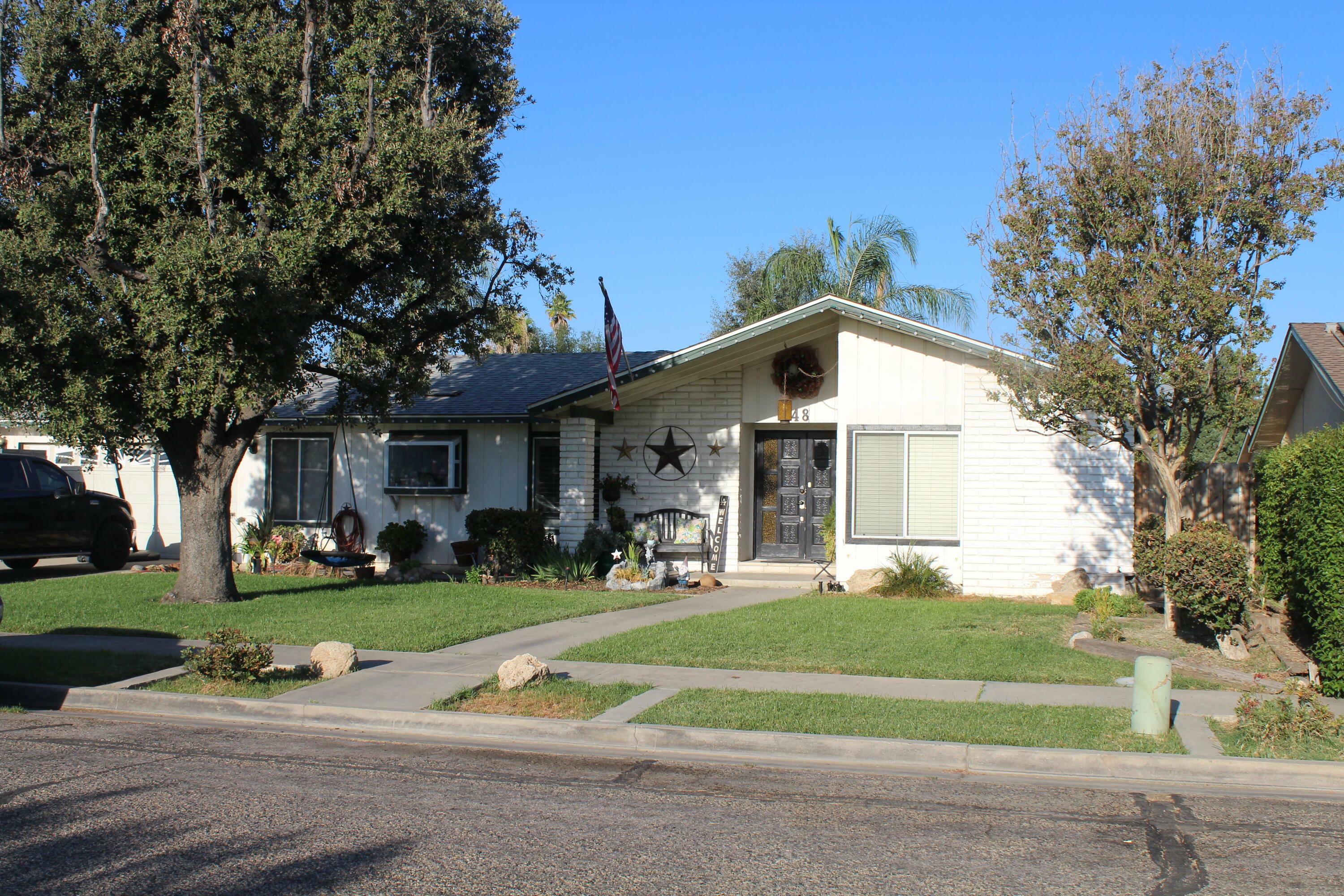 Property Photo: 848 N Arbor Drive CA 93274