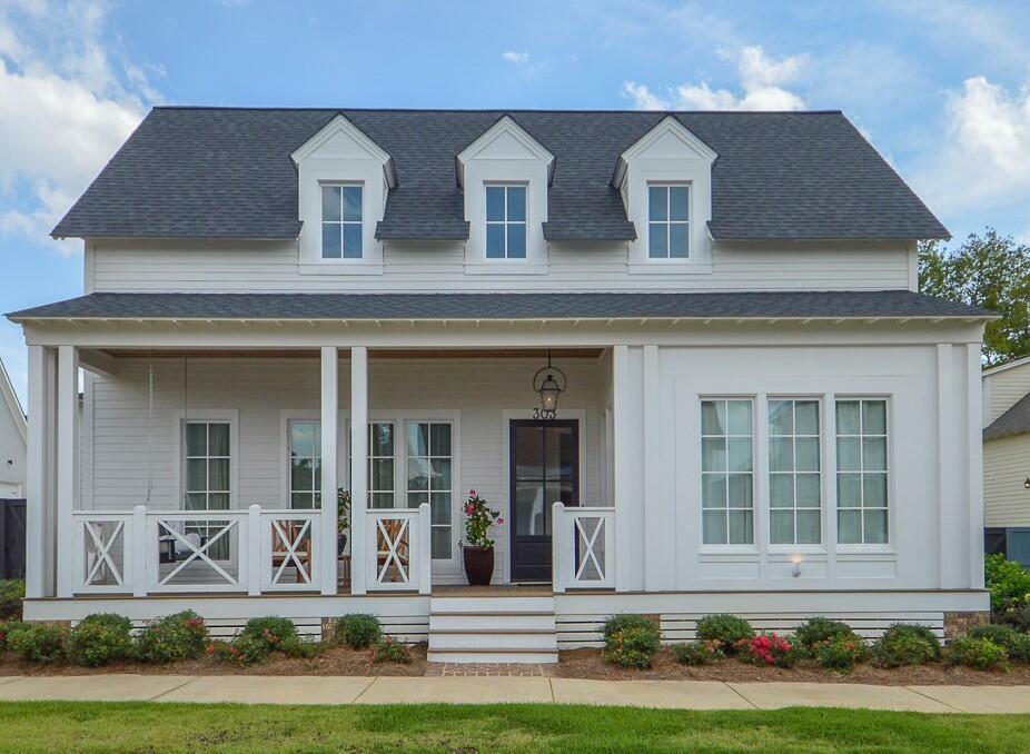 Property Photo:  303 Bancroft Ave  MS 39759 