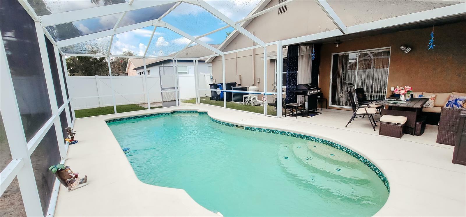 Property Photo:  438 Sand Ridge Drive  FL 33594 