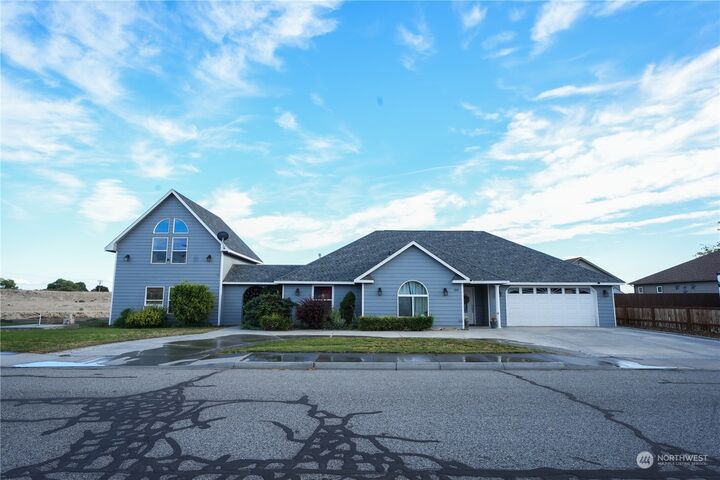 Property Photo:  106 O Street SW  WA 98848 