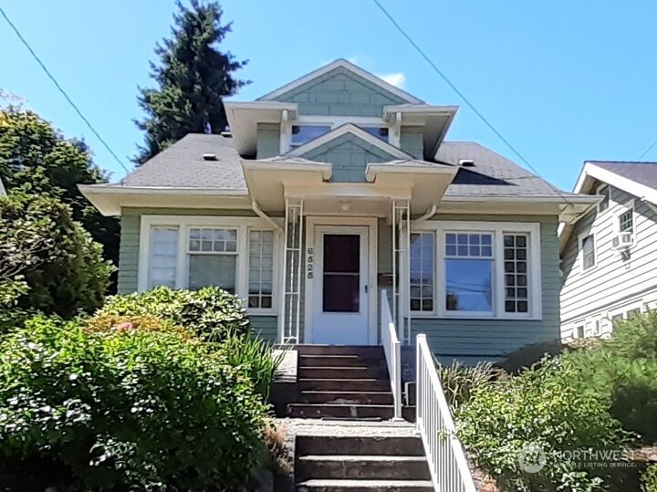 6525 2nd Avenue NE  Seattle WA 98115 photo