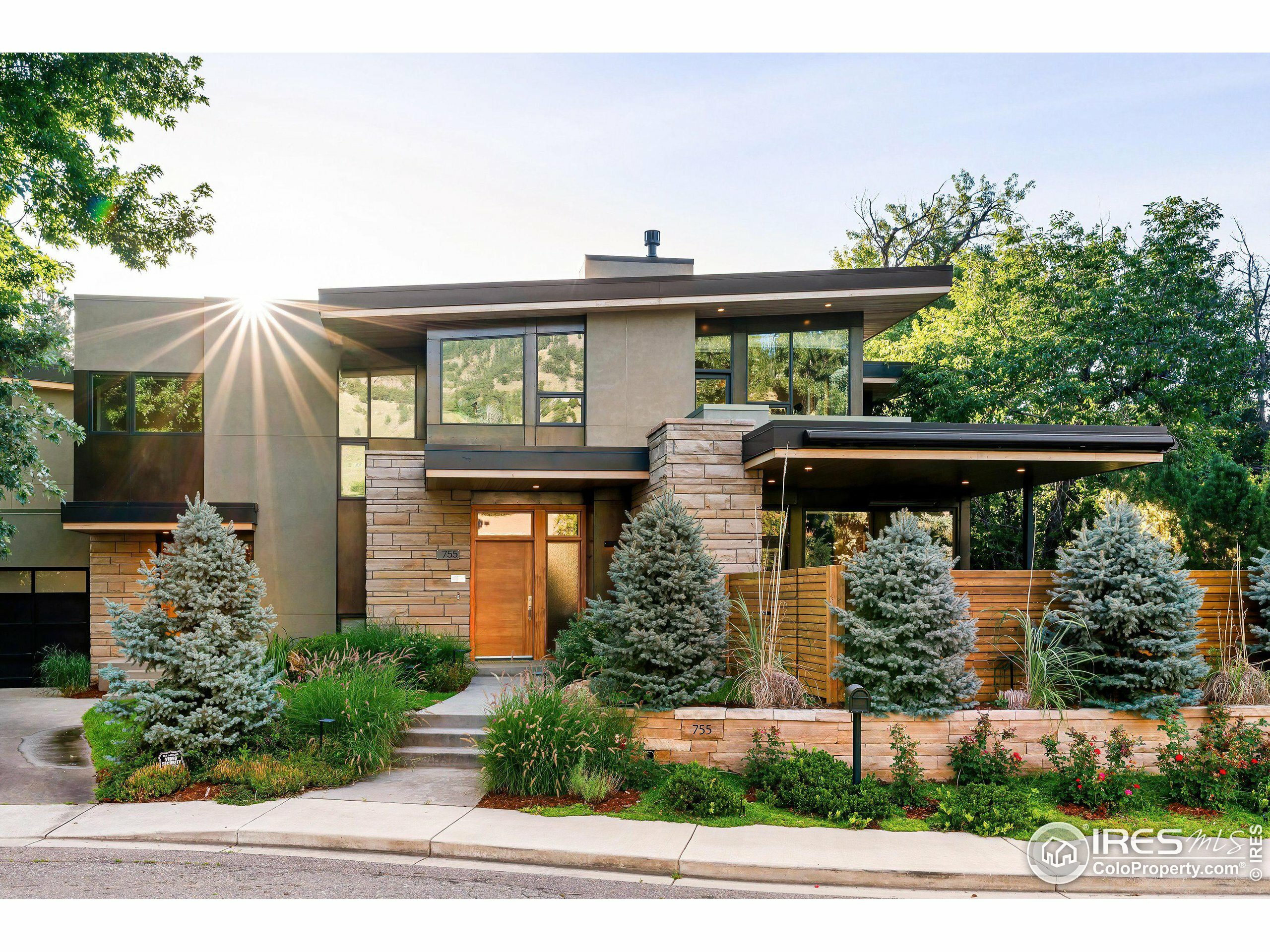 Property Photo: 755 Jonquil Pl CO 80304