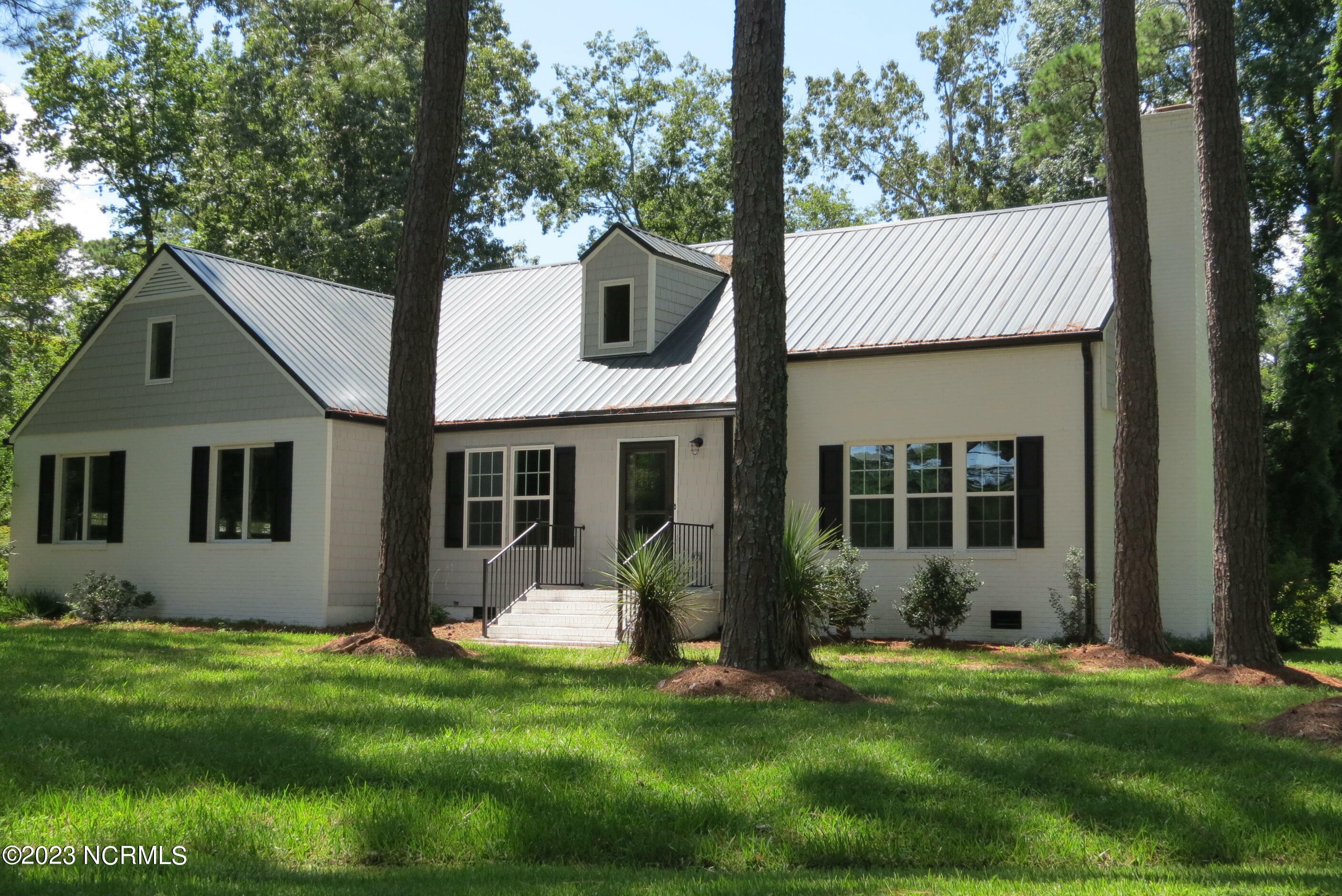 Property Photo:  4000 Schooner Circle  NC 28571 