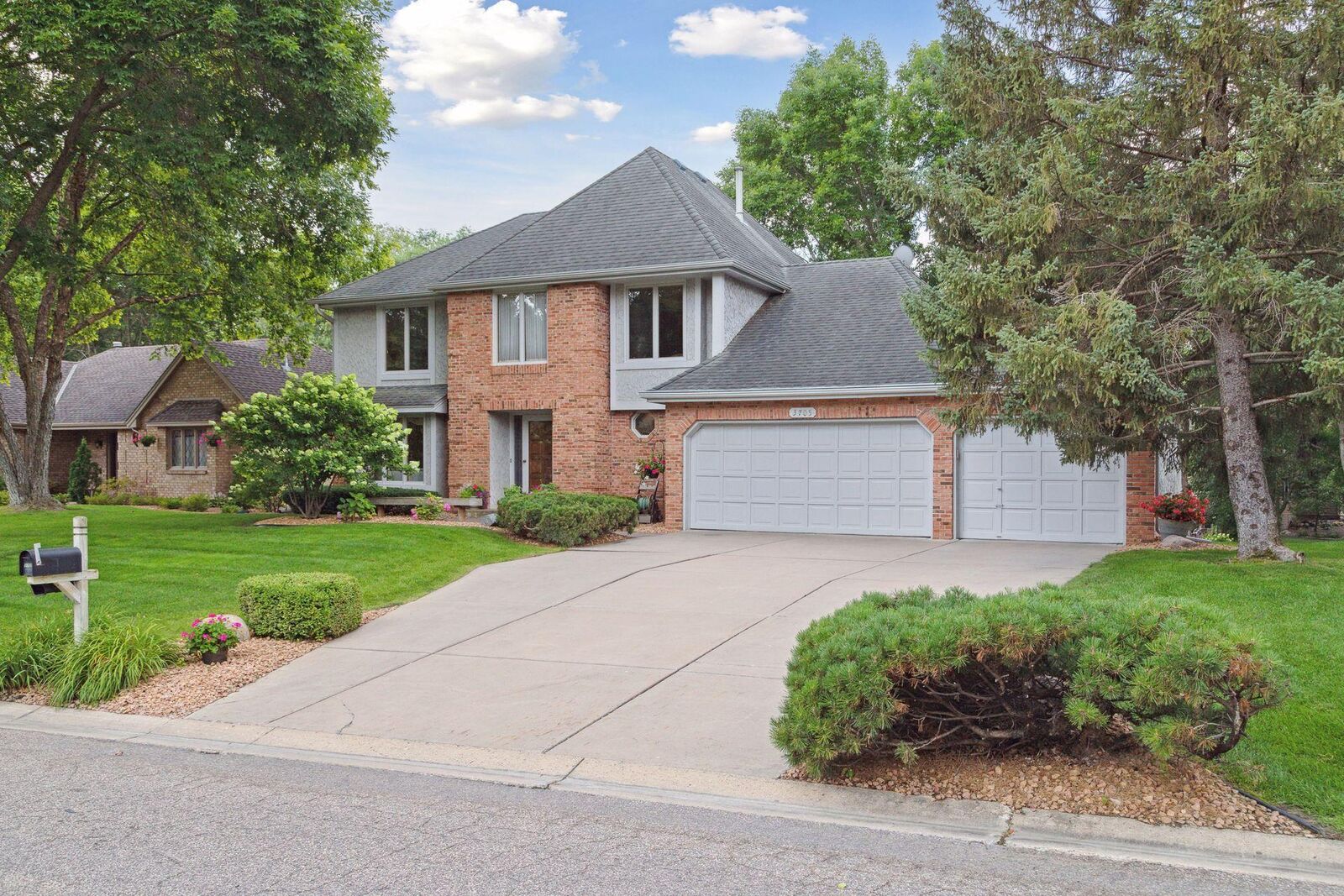 Property Photo:  3705 Vinewood Lane N  MN 55441 