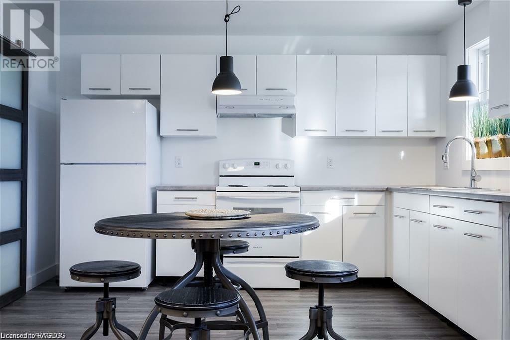 Property Photo: 284 Queen Street North ON N0G2N0