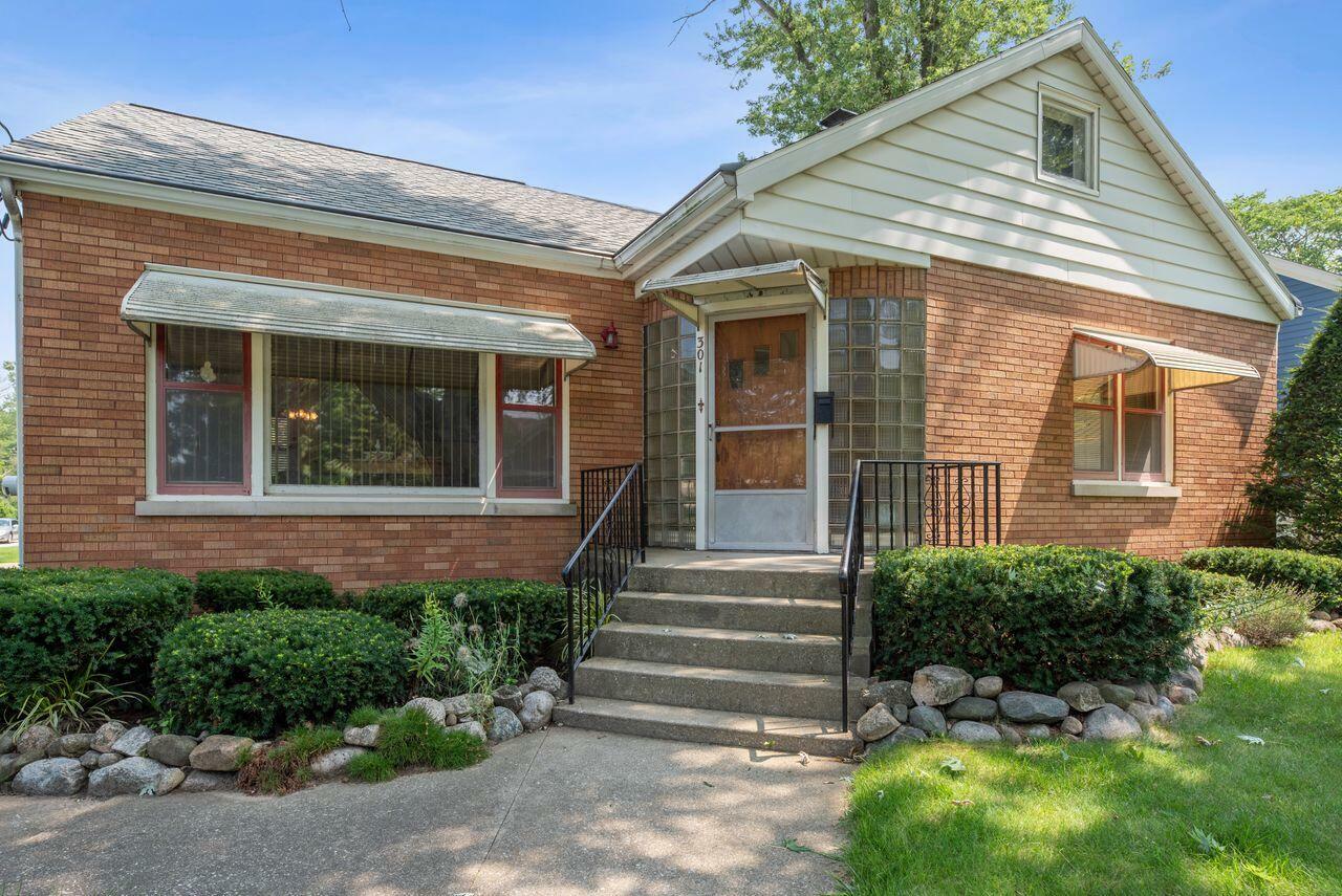 Property Photo:  301 S Willard Street  MI 49117 