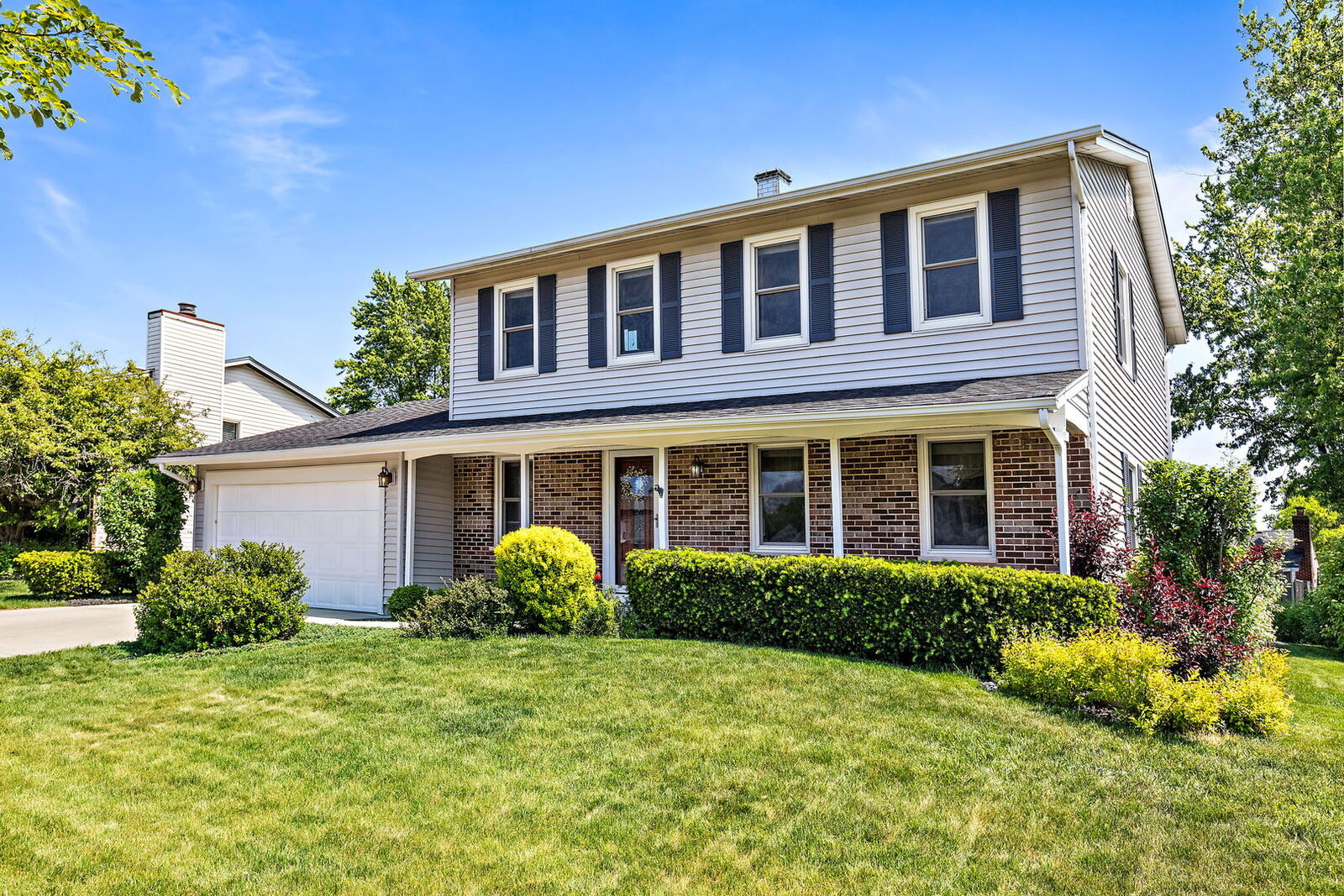Property Photo: 1815 W Parkside Drive IL 60192