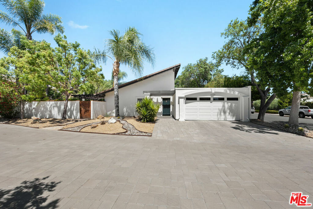 Property Photo:  1069 Barrow Court  CA 91361 