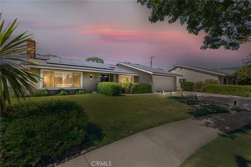 Property Photo:  537 Whitten Way  CA 92870 