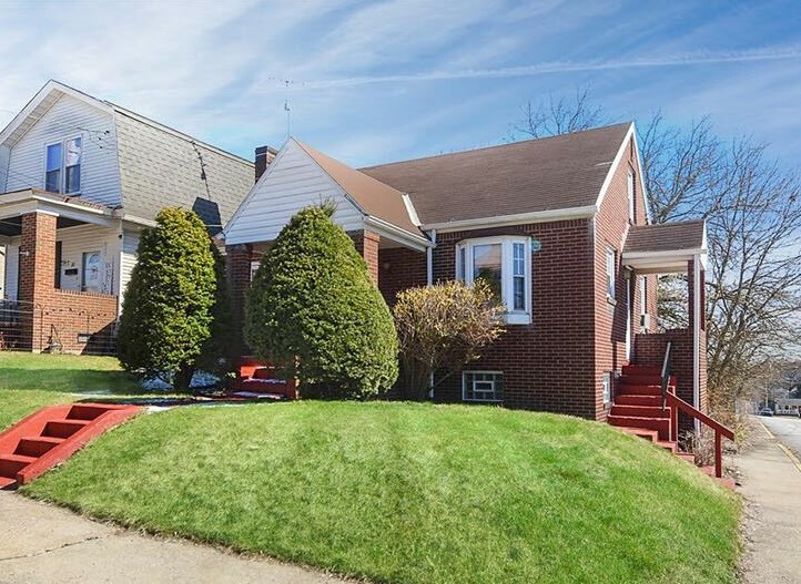 Property Photo:  309 Deer Lane  PA 15074 