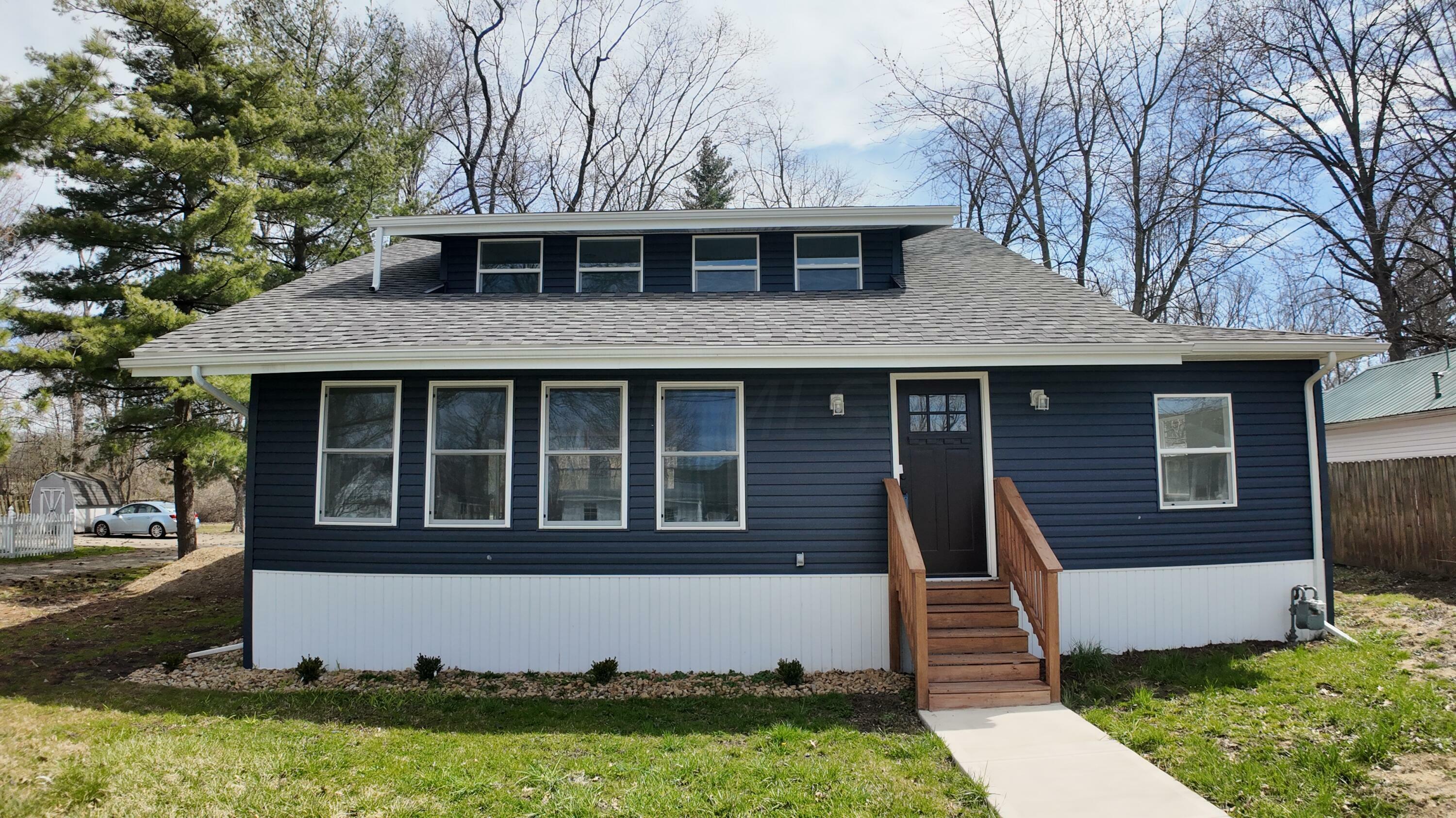 Property Photo:  290 East Street  OH 43008 