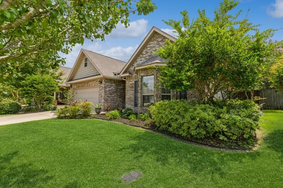 Property Photo: 166 Whispering Lake Drive FL 32459